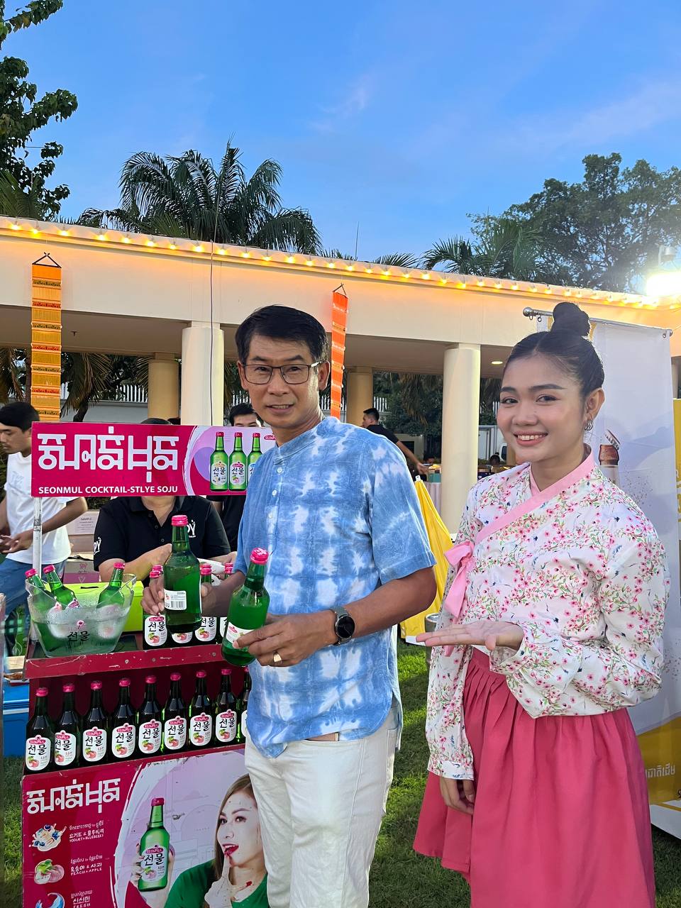 Thai Embassy with Da Houg Heng 27